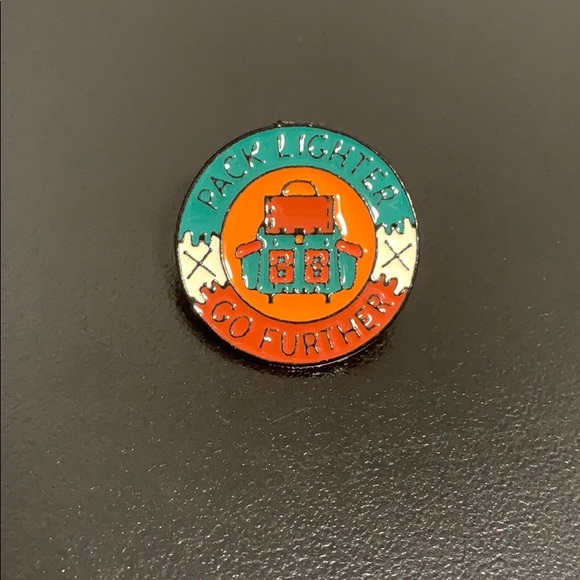 ⭐️3/$20⭐️ Pack lighter for further pin - Picture 2 of 3